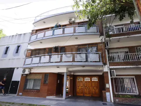 VENTA - Departamento al frente, 3 ambientes en Wilde con balcón + cochera - APTO CRÉDITO