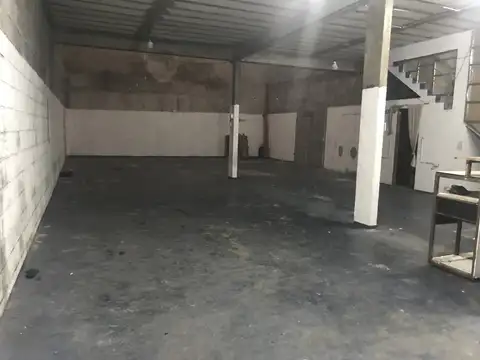 ALQUILER - LA TABLADA - GALPON 320m2 - CON OFICINA o SHOWROOM - ZONIFICACION M.I.
