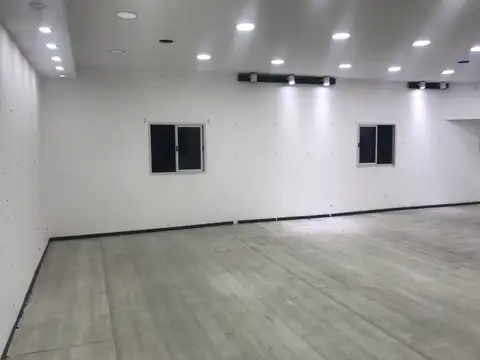 ALQUILER - LA TABLADA - GALPON 320m2 - CON OFICINA o SHOWROOM - ZONIFICACION M.I.