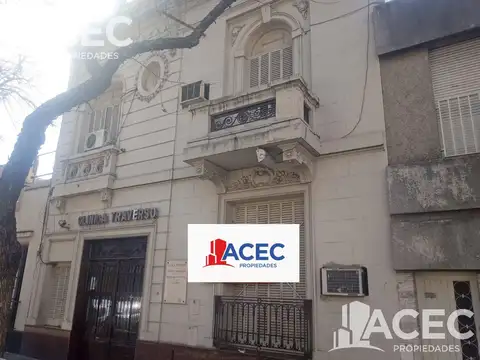 Oficina 8 ambientes con 5 baños