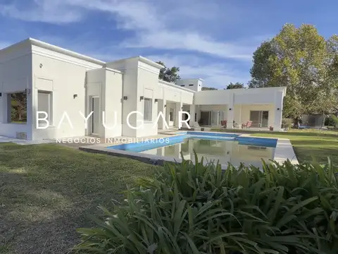 Casa 7 ambientes con 5 baños