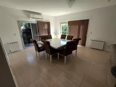 Casa en Alquiler de 4 dormitorios