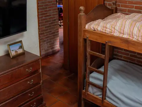Casa 4 ambientes con 2 baños