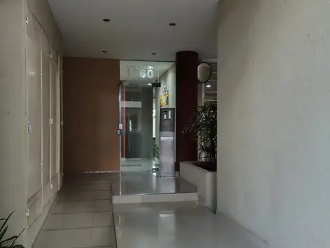 MONO AMBIENTE CON BALCON - MUY LUMINOSO - EXCELENTE ESTADO