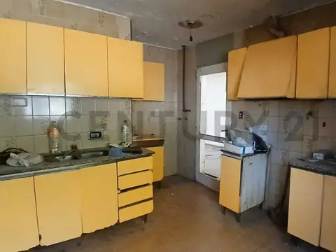 Villa Mercedes 1000, Piso casa