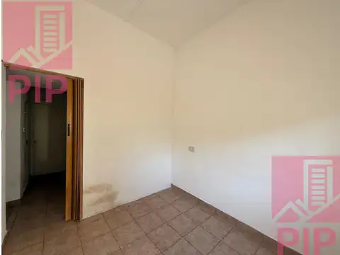 CASA CON SOLIDA CONSTRUCCIÓN SOBRE LOTE PROPIO DE 10X24 EN VENTA