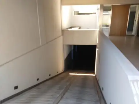Oficina en Venta con 2 cocheras