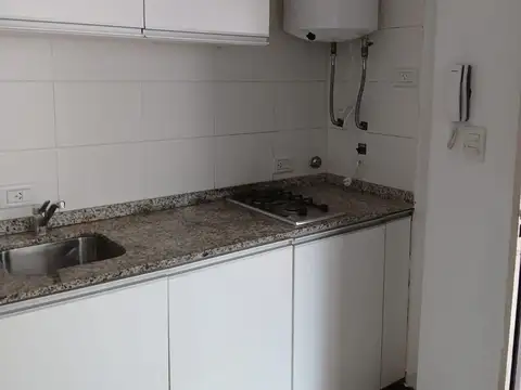 Depto Tipo Casa en Alquiler en Abasto, $ 320.000
