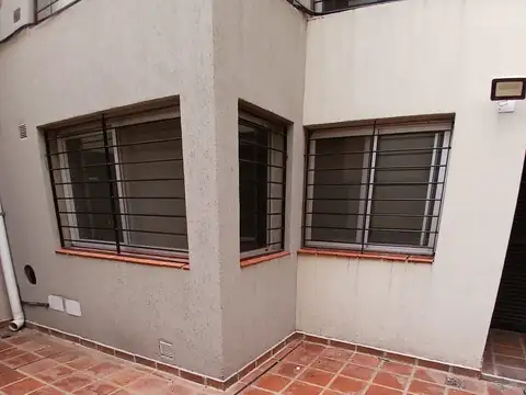 Depto Tipo Casa en Alquiler en Abasto, $ 320.000