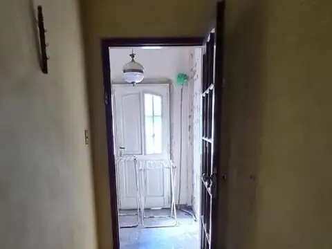 Casa 6 ambientes con 2 baños