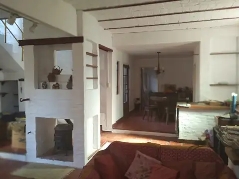 Casa 6 ambientes con 2 baños