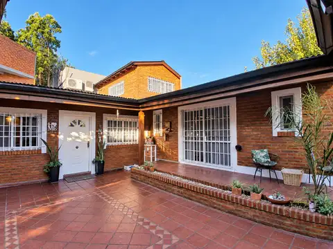 Casa en Venta con 4 cocheras