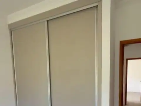 Casa 6 ambientes con 1 baño