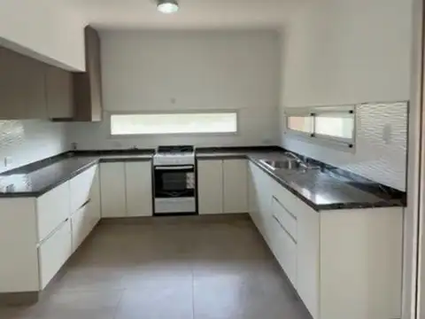 Casa en Alquiler en Roldan, $ 880.000