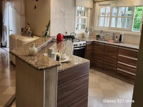 Casa en Venta con 4 cocheras