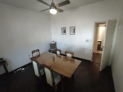 Casa 6 ambientes con 2 baños