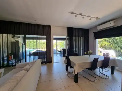 Casa 5 ambientes con 3 baños