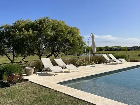 Casa de 4 dormitorios sobre Golf  -Estancias Golf