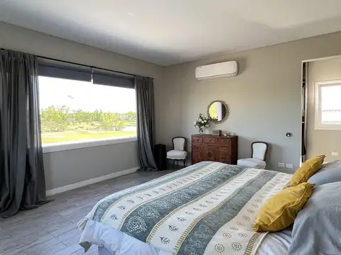 Casa de 4 dormitorios sobre Golf  -Estancias Golf