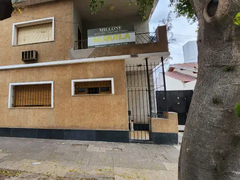 DEPARTAMENTO "TIPO CASA" EN PLANTA ALTA,   " CENTRICA"