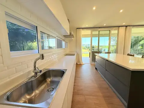 Casa en Venta con 6 cocheras