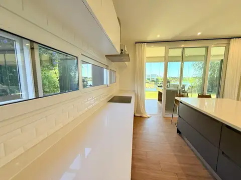 Casa 4 ambientes con 3 baños