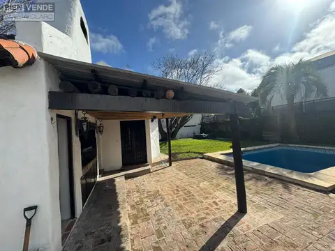 ALQUILER CASA EN LOMAS DE SAN ISIDRO | GRAN JARDÍN QUINCHO Y PILETA | 850m2 | GARAGE PARA 4 AUTOS