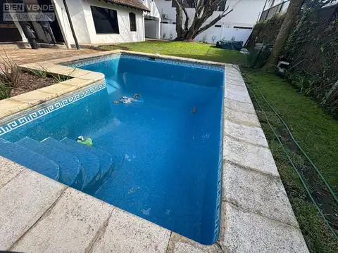 ALQUILER CASA EN LOMAS DE SAN ISIDRO | GRAN JARDÍN QUINCHO Y PILETA | 850m2 | GARAGE PARA 4 AUTOS