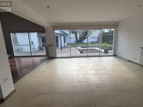 ALQUILER CASA EN LOMAS DE SAN ISIDRO | GRAN JARDÍN QUINCHO Y PILETA | 850m2 | GARAGE PARA 4 AUTOS
