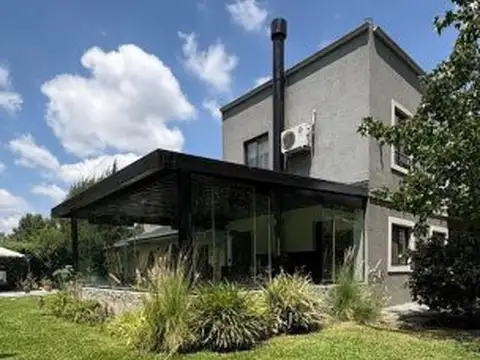 Casa 6 ambientes con 2 baños