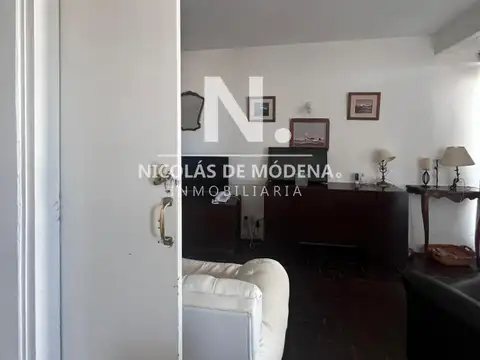 Vende Apatarmento en Peninsula- Punta del Este de 2 dormitorios, a metros del mar.