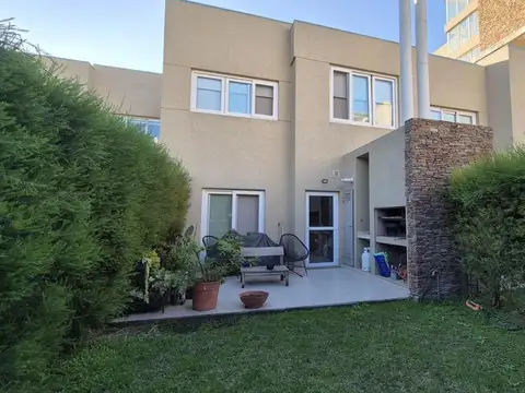 Duplex tipo casa con jardin en El Palmar, Nordelta.