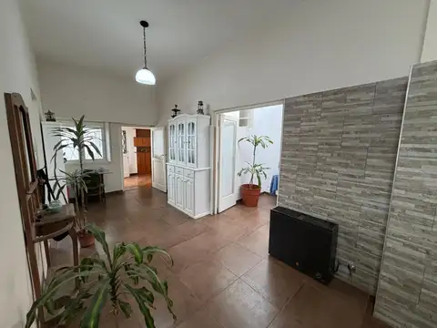 Depto Tipo Casa en Alquiler con 1 cocheras