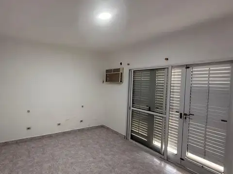 Casa en Alquiler con 1 cochera