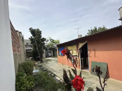 Casa 4 ambientes con 2 baños