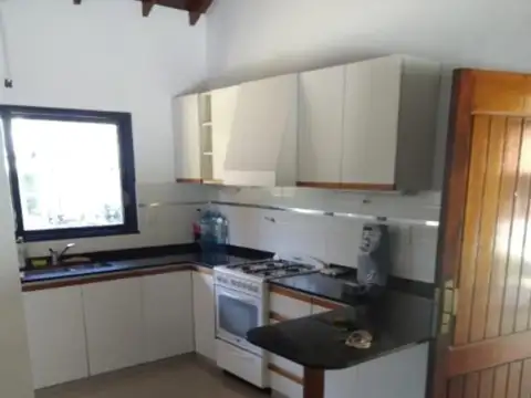Casa en Alquiler con 2 cocheras