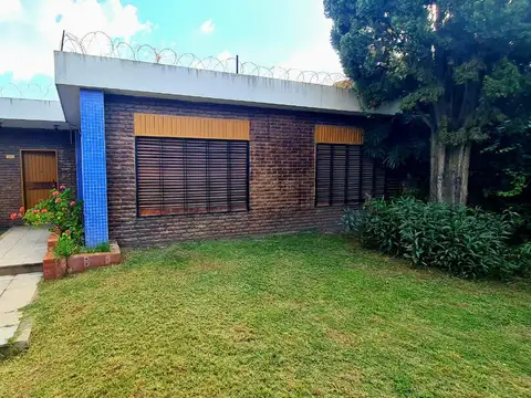 Casa En Venta En  José C.paz De 4 Ambientes  A 1 Cuadra De Pte.perón