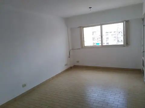 Alquiler de Departamento de Un Dormitorio con Balcón y Cochera en el Centro de Rosario
