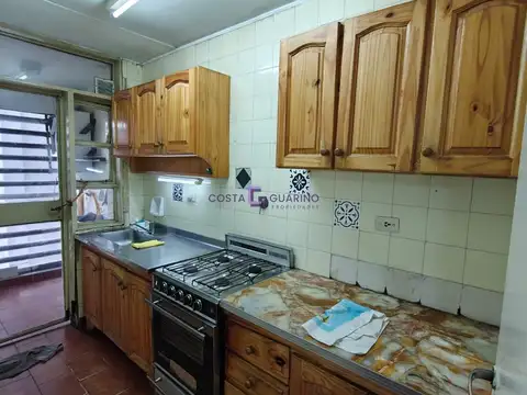 Departamento de 4 ambientes en segundo piso con balcón en Autopista Dellepiane