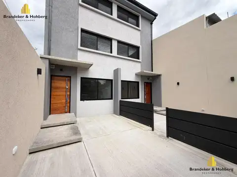 Exclusivos Triplex 5 ambientes a estrenar en Olivos. Calefaccion por Radiadores, cochera y Jardin,