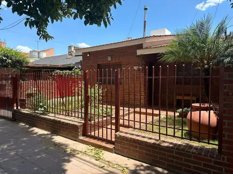 ALQUILER CASA AMOBLADA B° JARDIN 2 DORM CON PATIO