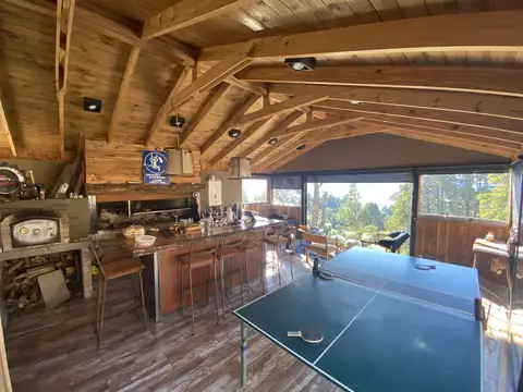 Casa 8 ambientes con 3 baños