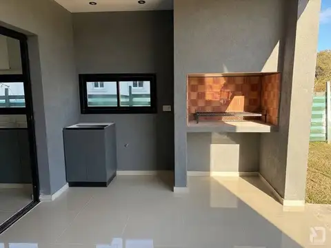 Casa en Venta con 4 cocheras