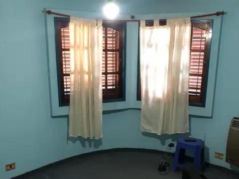 EN VENTA EN EL PALOMAR HERMOSO DEPTO. DE 3 AMBIENTES EN PLANTA ALTA TIPO CASA. F: 9857