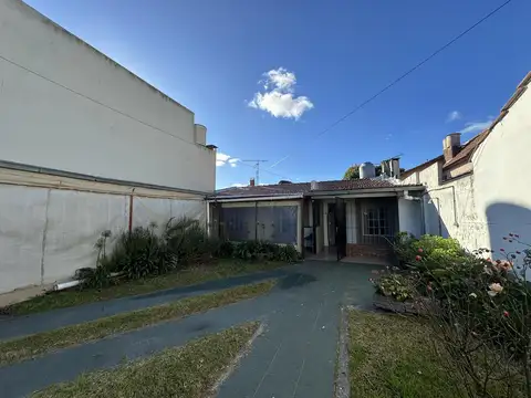 Casa en Alquiler con 2 cocheras