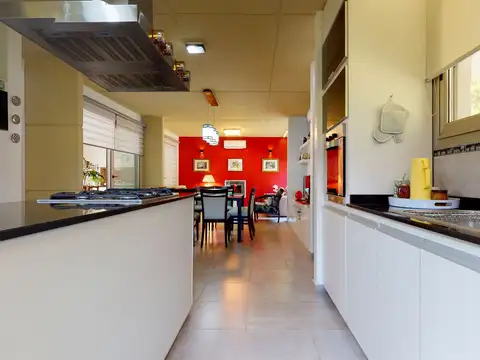 Casa 5 ambientes con 2 baños