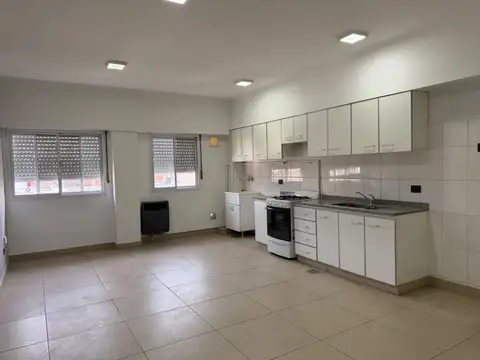 Departamento en Alquiler en Gregorio de Laferrere, $ 690.000