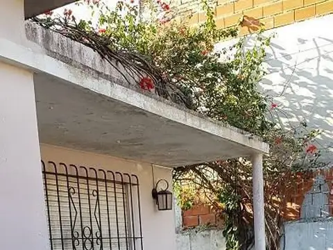 Casa 2 ambientes con 1 baño