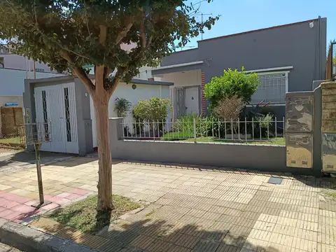 VENTA- PH  frente en planta baja, 3 ambientes en San Isidro