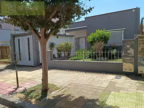 Venta - PH 3 ambientes en San Isidro al frente con patio sin expensas